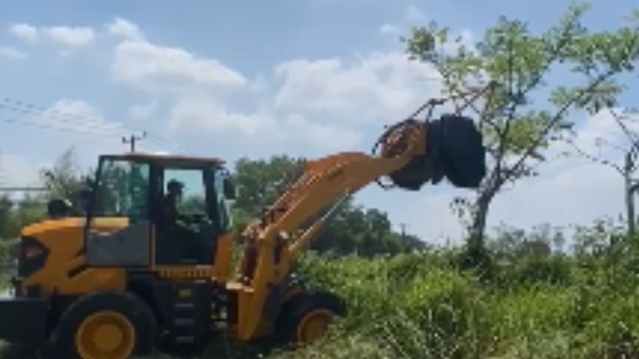 VIdeo Wheel Loader Mulcher di Lapangan